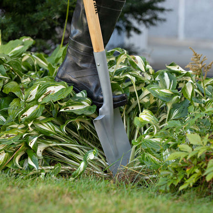 Pelle à jardin, manche en bois