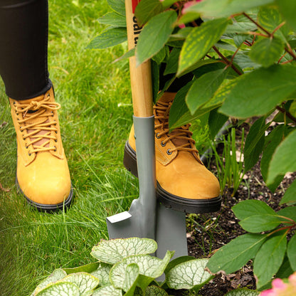 Pelle à jardin, manche en bois